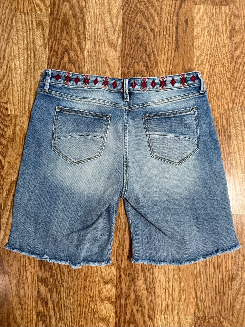 DRIFTWOOD Women's Lulu Cut Off Jean Shorts with Embroidery- Size 30 - Picture 2 of 9